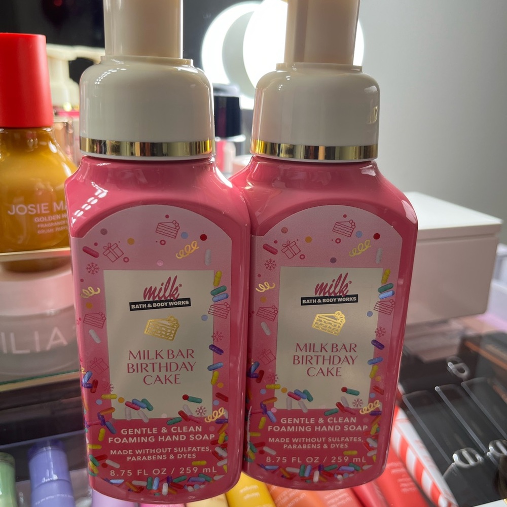Bath & Body Works Milk Bar Birthday Cake Foaming Hand Soap - Pink